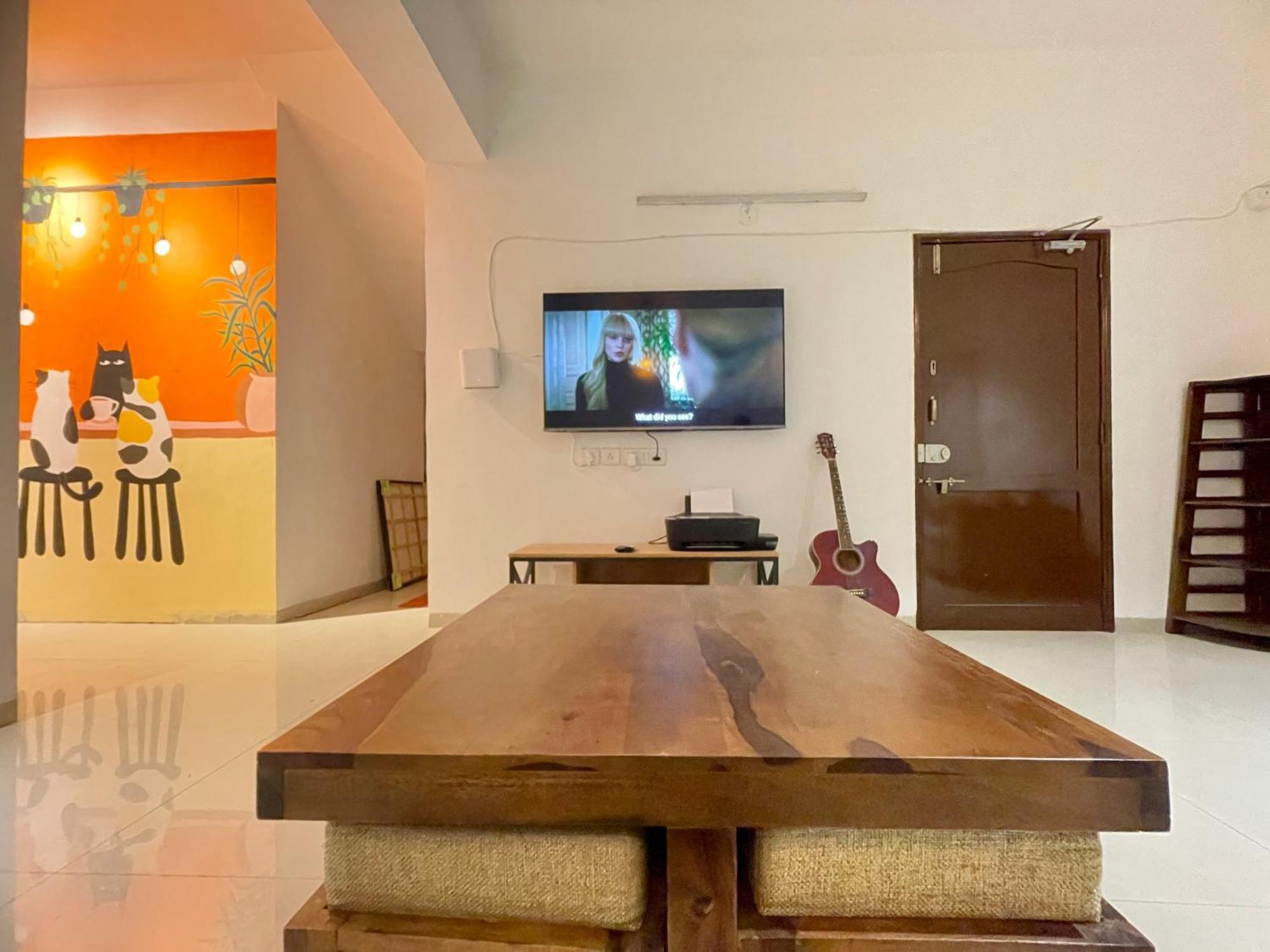 Hoshtel99 - Lux - Stay, Cowork And Cafe - Luxurious Twin Hostel