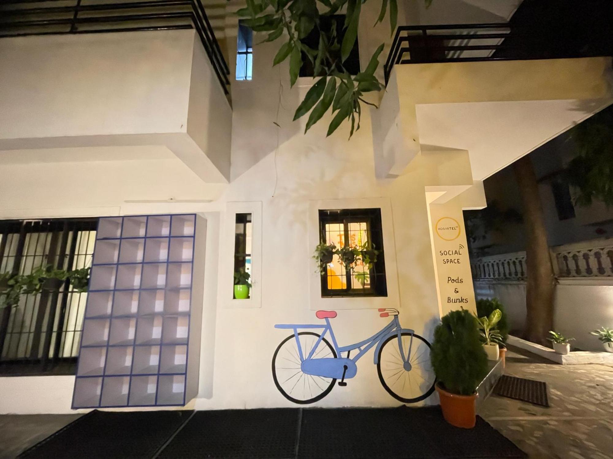 Hoshtel99 - Lux - Stay, Cowork And Cafe - Luxurious Twin