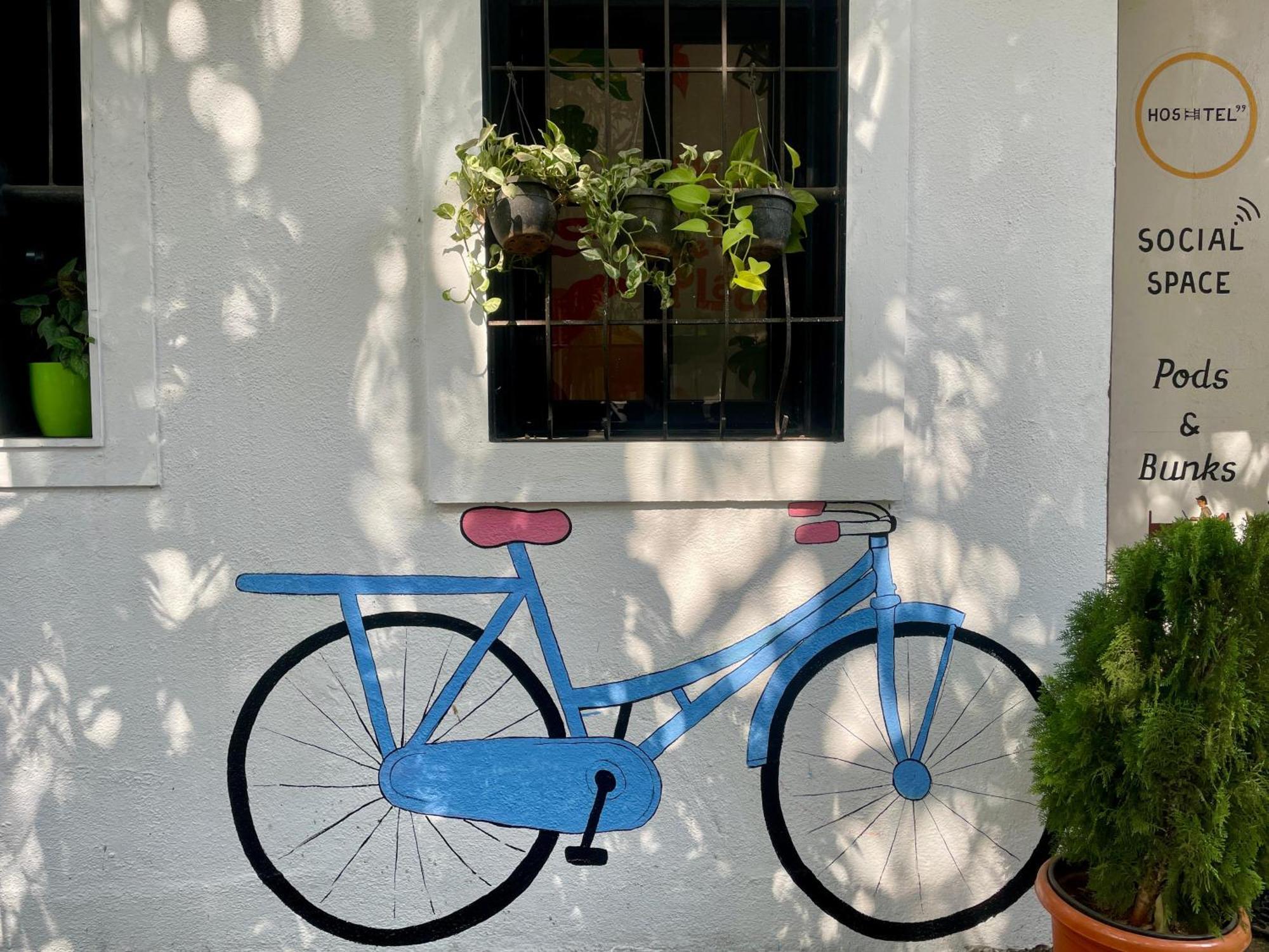 Hoshtel99 - Lux - Stay, Cowork And Cafe - Luxurious Twin Hostel