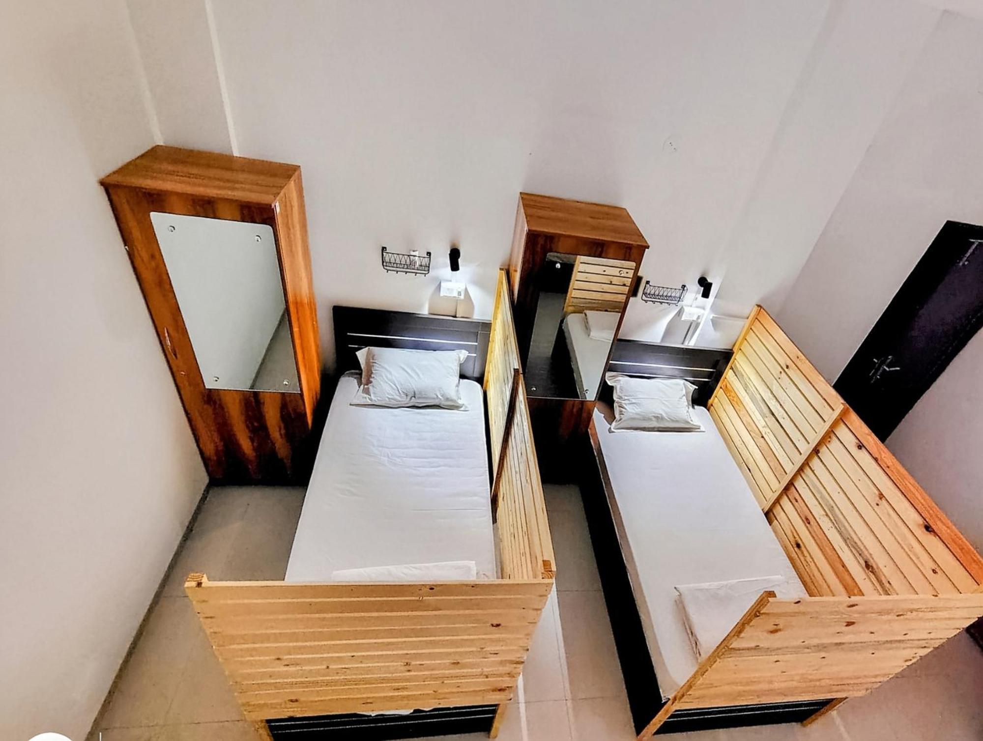 Hoshtel99 - Lux - Stay, Cowork And Cafe - Luxurious Twin Hostel Pune