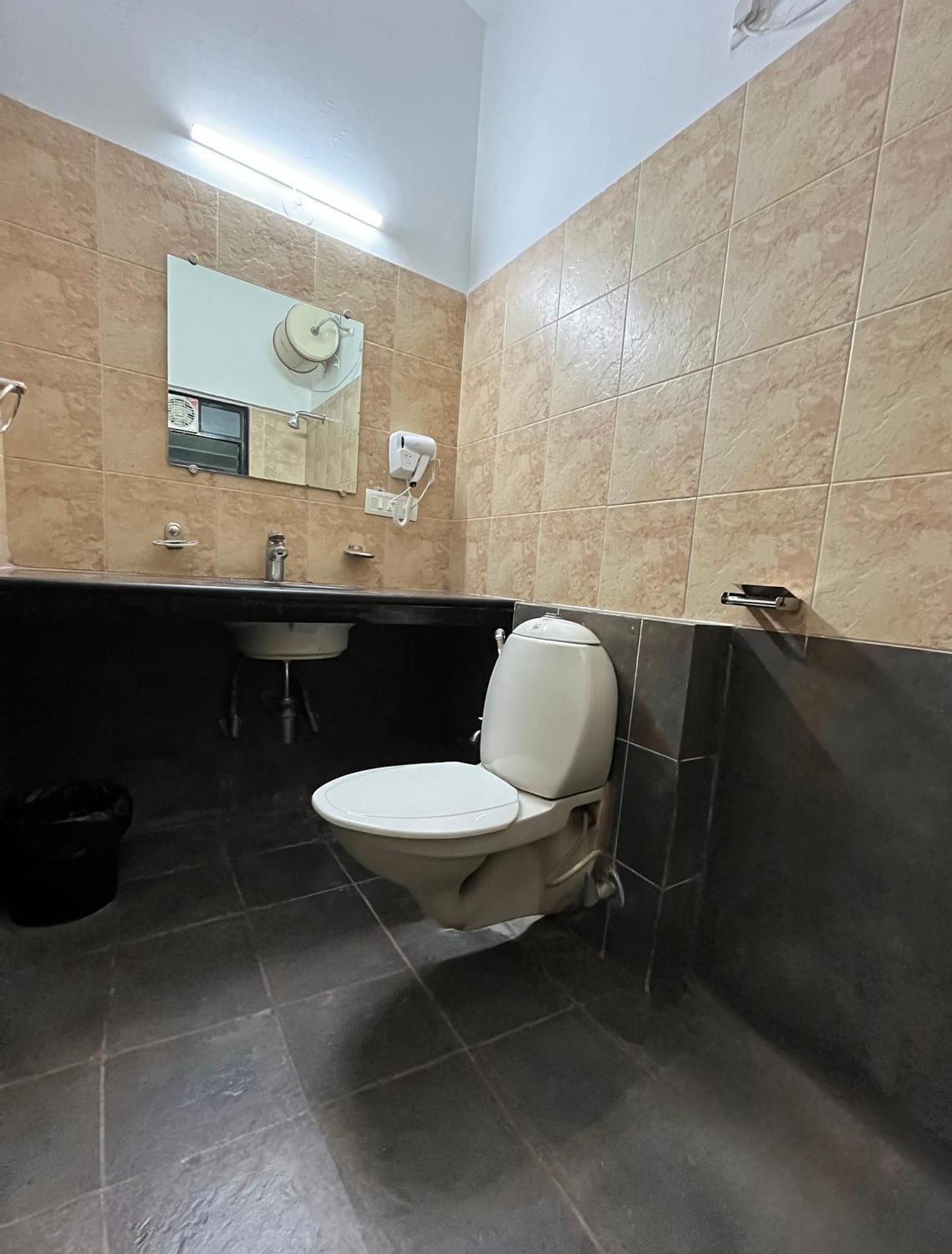 Hostel Hoshtel99 - Lux - Stay, Cowork And Cafe - Luxurious Twin Pune
