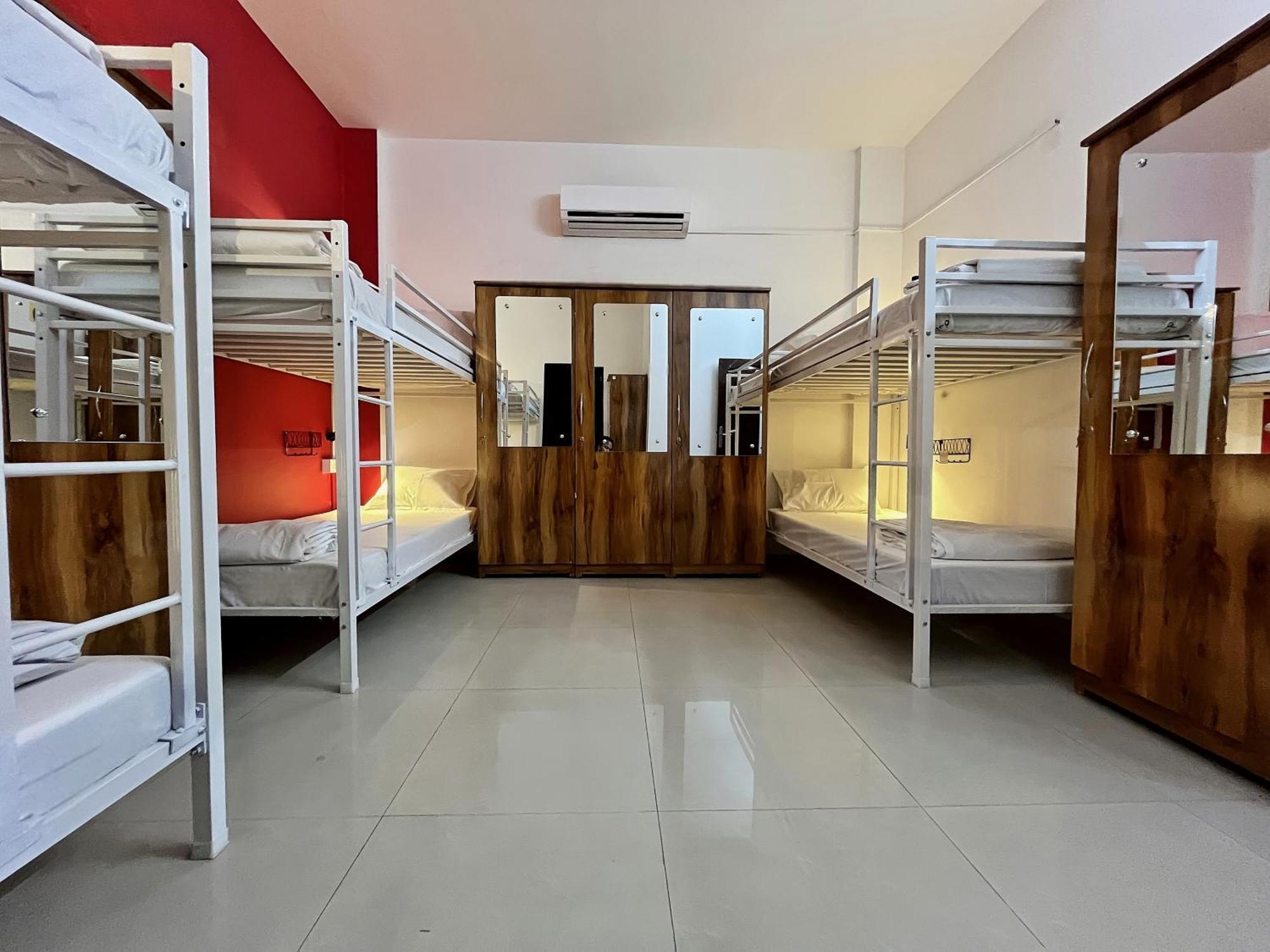 Hoshtel99 - Lux - Stay, Cowork And Cafe - Luxurious Twin