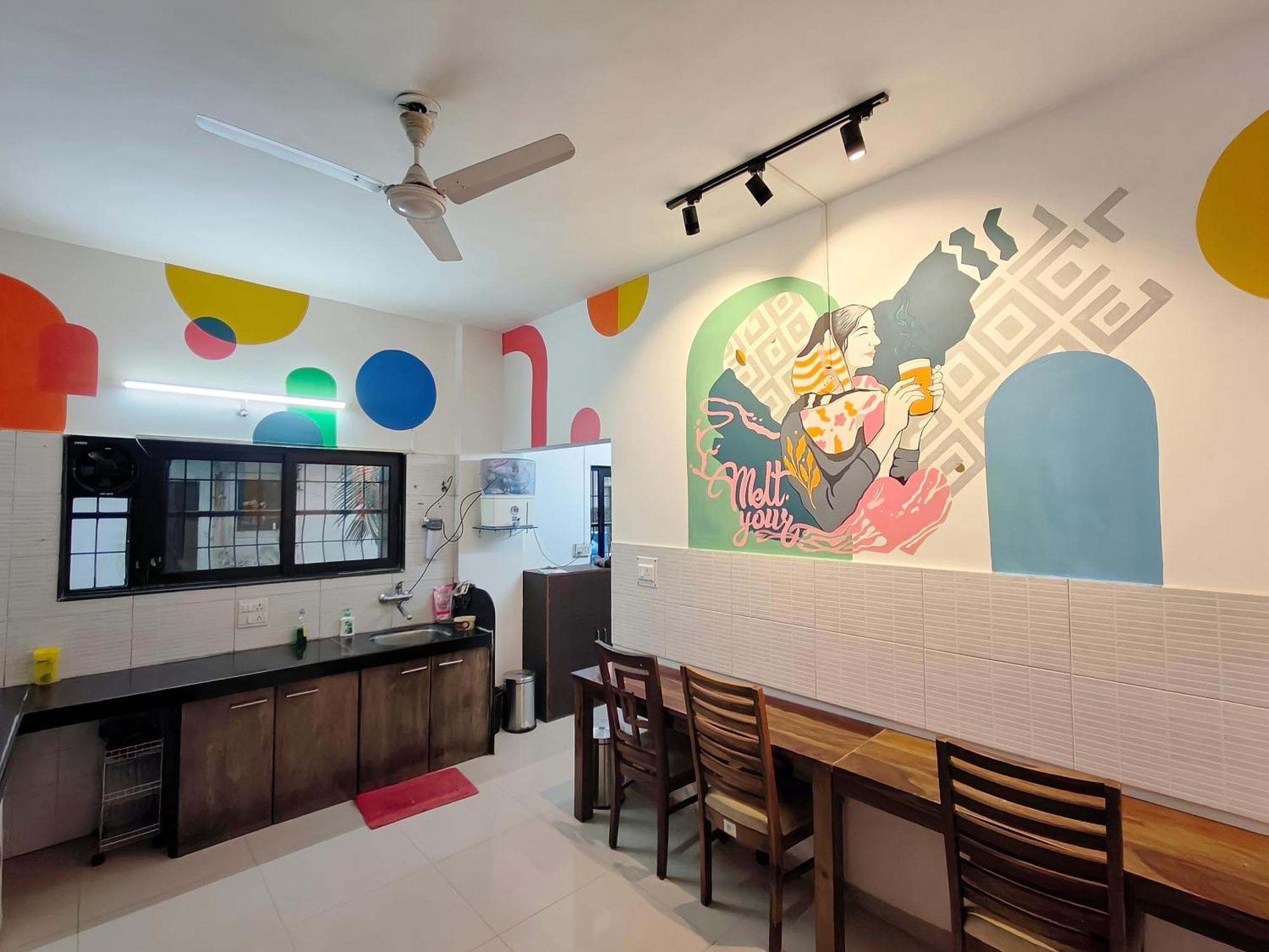 Hoshtel99 - Lux - Stay, Cowork And Cafe - Luxurious Twin Hostel *