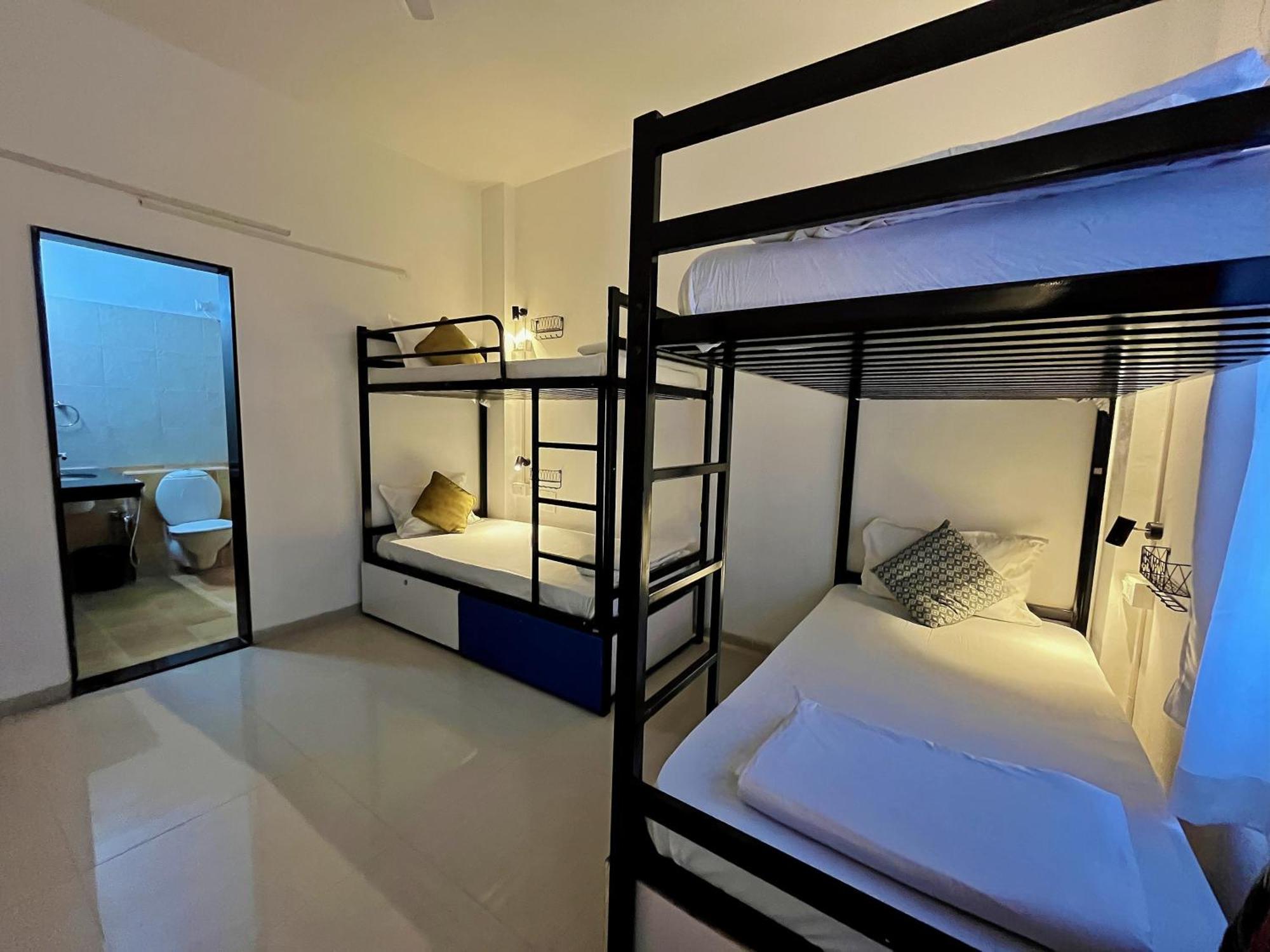 Hoshtel99 - Lux - Stay, Cowork And Cafe - Luxurious Twin Hostel Pune