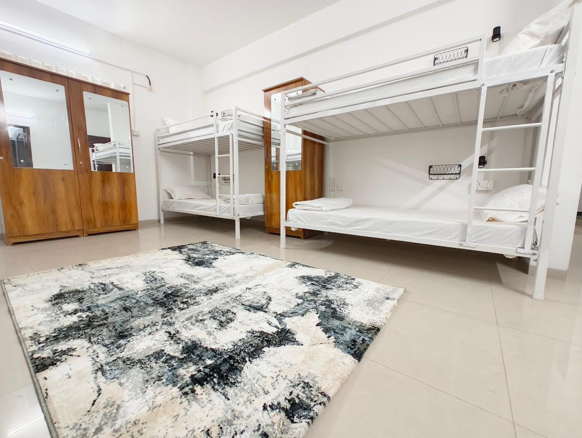Hoshtel99 - Lux - Stay, Cowork And Cafe - Luxurious Twin Hostel Pune
